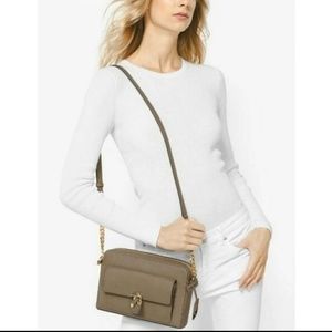 💼 Michael Kors Emma Medium Messenger